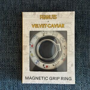 Velvet Caviar Snoopy Moods MagSafe Grip Ring